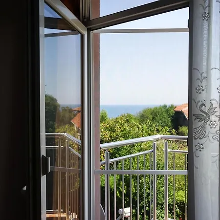 House Rezvaya With For Rent 3* Резово